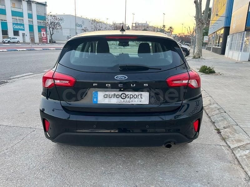 Usado Ford Focus Trend 125 CV (91 kW) 2019 Negro Berlina