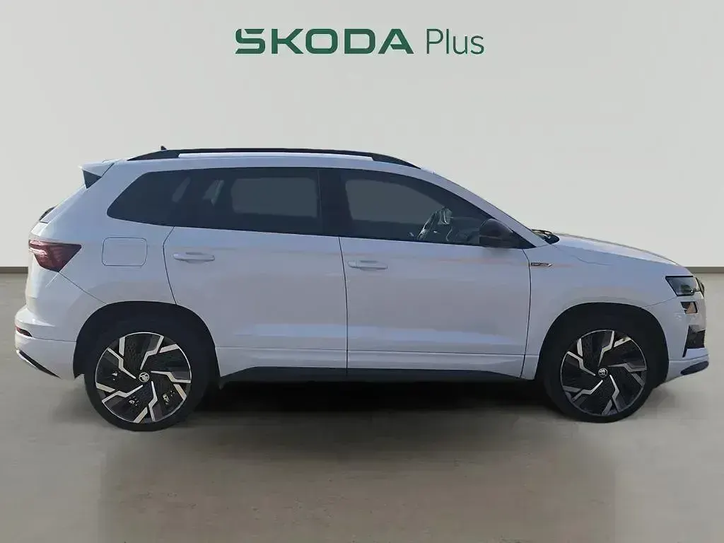 Usado Skoda Karoq SportLine 150 CV (110 kW) 2022 Blanco SUV