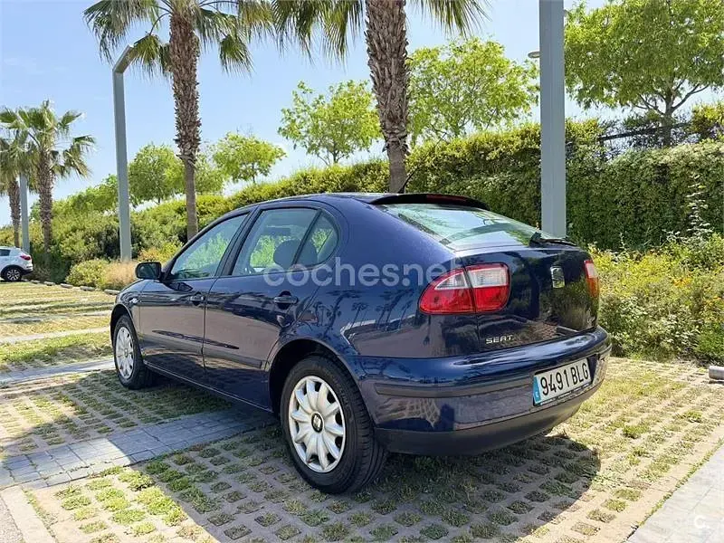 Usado Seat Leon 105 CV (77 kW) 2001 Azul Utilitario