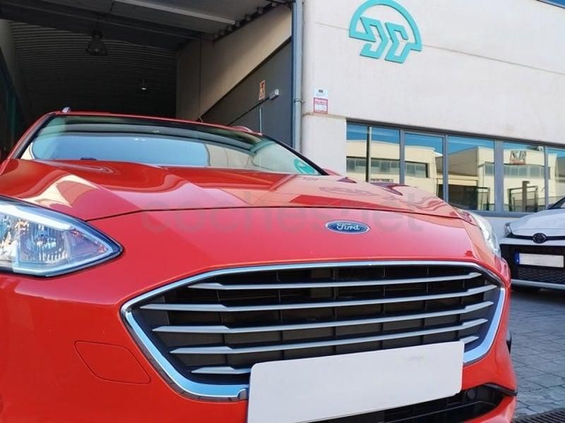 Usado Ford Focus Trend 120 CV (88 kW) 2019 Rojo Familiar