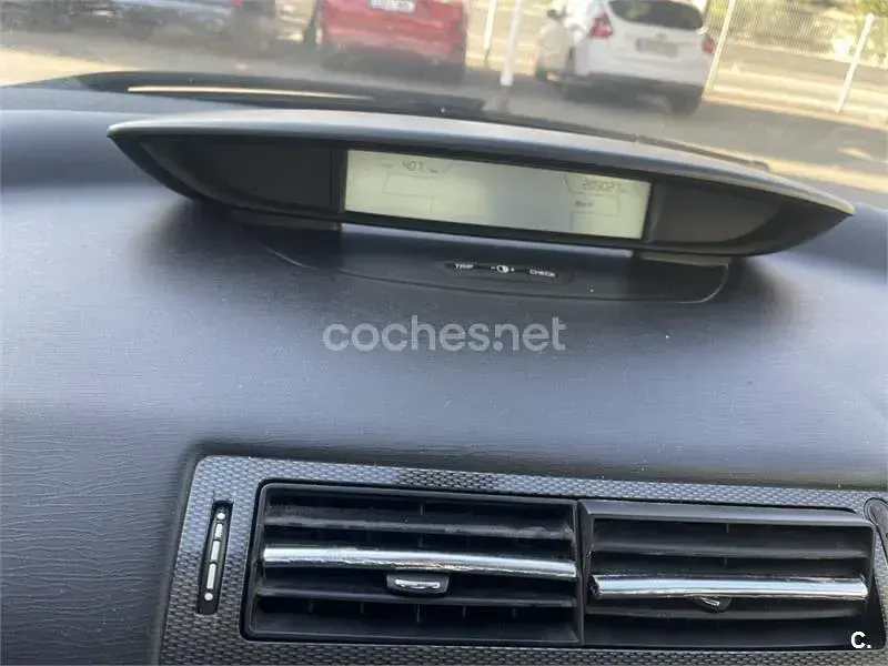 Usado Citroën C4 Exclusive 110 CV (80 kW) 2004 Gris / plata Berlina