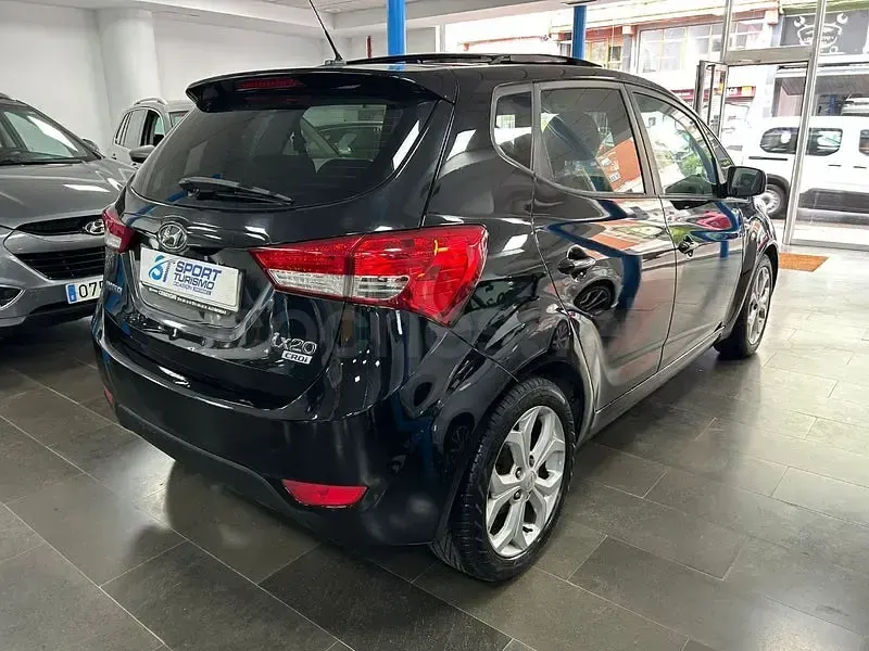 Usado Hyundai ix20 GLS 90 CV (66 kW) 2011 Negro Utilitario