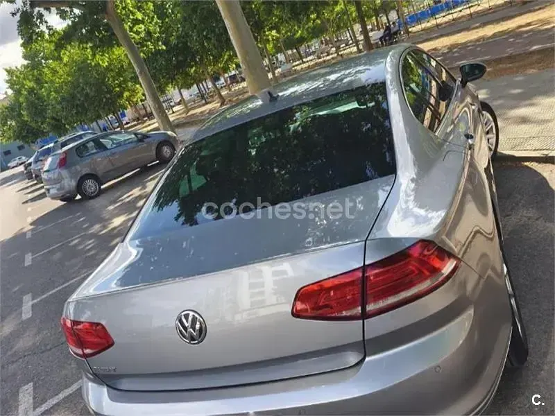 Usado VW Passat 150 CV (110 kW) 2019 Gris / plata Berlina