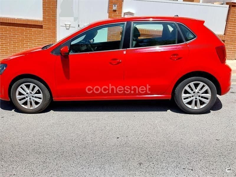 Rojo Usado 2016 VW Polo Advance Berlina | 9000 € (Buen precio) - Imagen 1/4