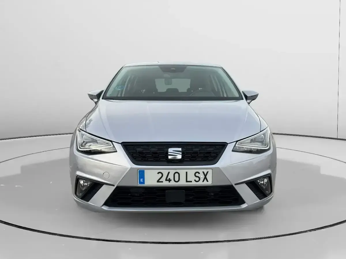 Usado Seat Ibiza Style Plus 90 CV (66 kW) 2021 Gris Berlina