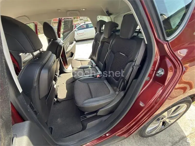 Usado Renault Scenic E-Tech Zen 130 CV (95 kW) 2017 Granate Monovolumen