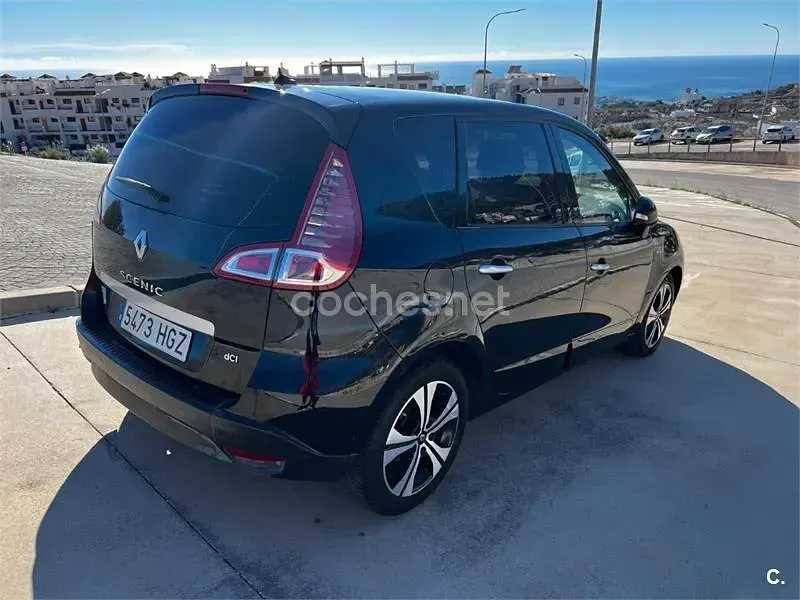 Usado Renault Scénic Bose Edition 130 CV (95 kW) 2011 Negro Monovolumen