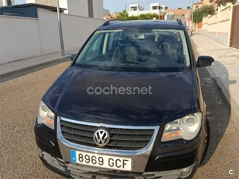 Usado VW Touran 105 CV (77 kW) 2008 Negro Monovolumen