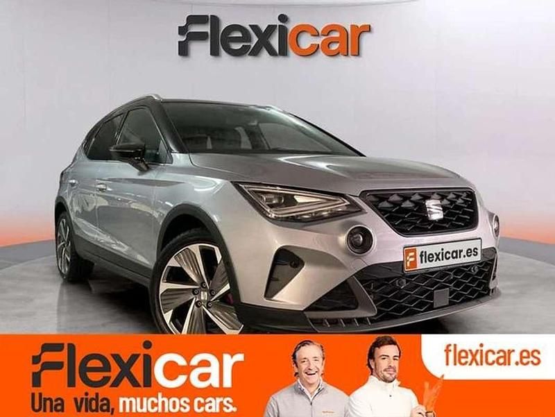 Gris Usado 2024 Seat Arona FR SUV | 20.690 € (Un poco caro) - Imagen 1/4