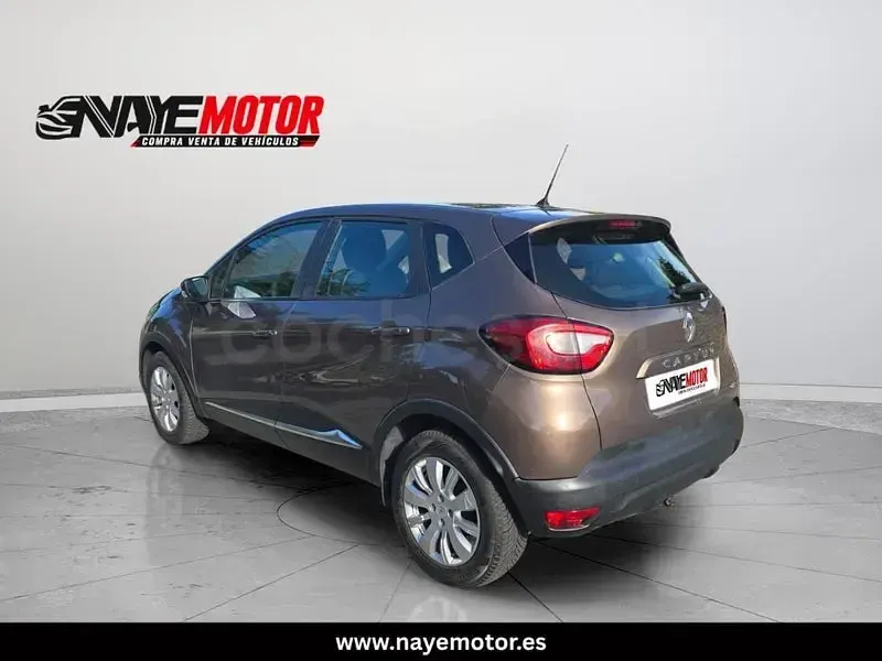 Usado Renault Captur Life 90 CV (66 kW) 2013 Marrón SUV