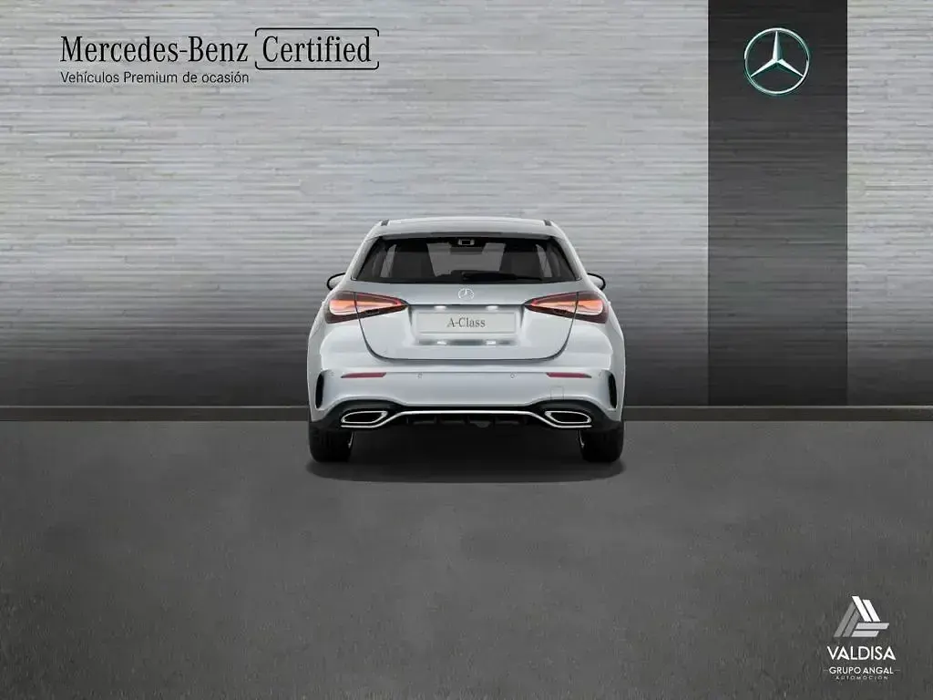 Usado Mercedes A180 AMG line 136 CV (100 kW) 2025 Gris Berlina