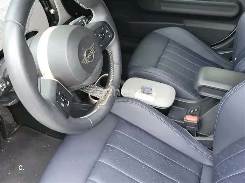 Usado Mini Cooper Favoured 114 kW (156 CV) 2025 Blanco Utilitario