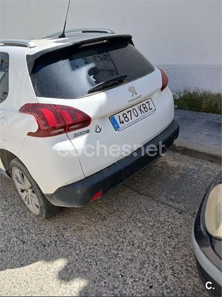 Usado Peugeot 2008 Style 100 CV (73 kW) 2017 Blanco SUV