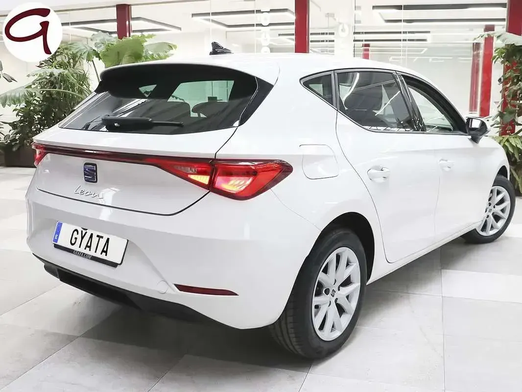 Usado Seat Leon Style 116 CV (85 kW) 2021 Blanco Utilitario