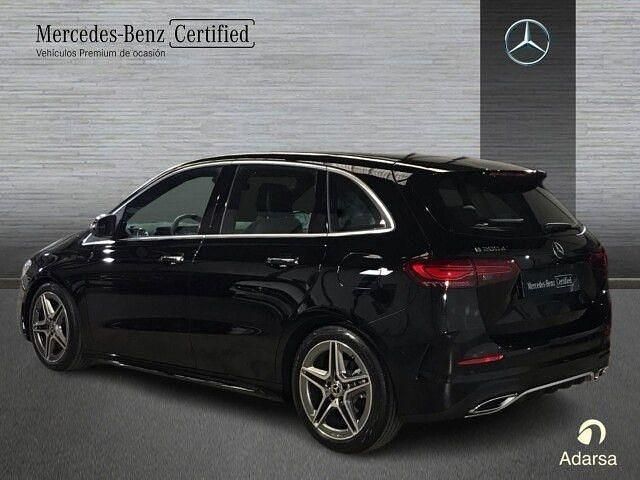 Usado Mercedes B200 150 CV (110 kW) 2024 Negro noche Monovolumen