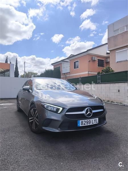 Usado Mercedes A180 136 CV (100 kW) 2022 Gris / plata Berlina