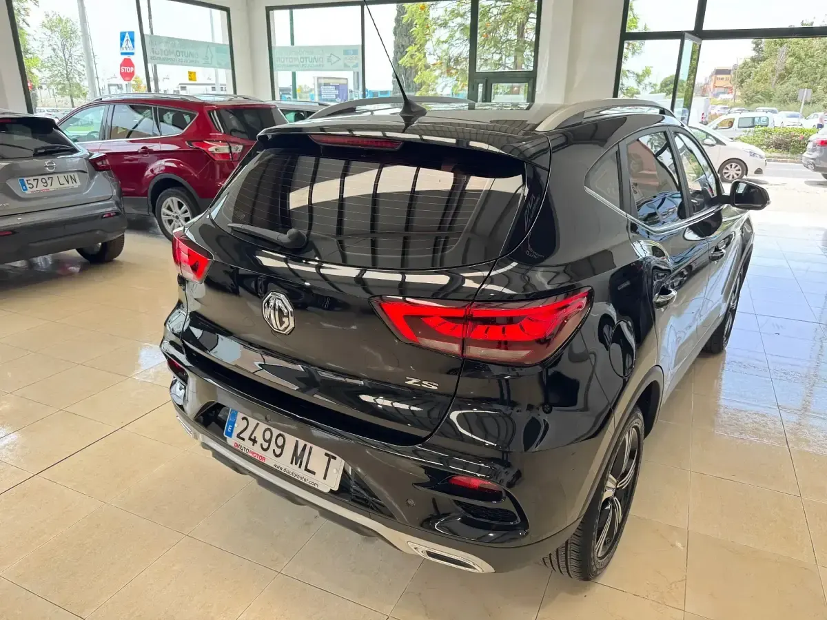 Usado MG ZS Comfort 106 CV (77 kW) 2023 Negro SUV