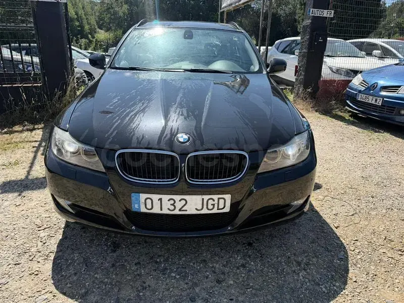 Usado BMW 318 143 CV (105 kW) 2012 Negro Familiar