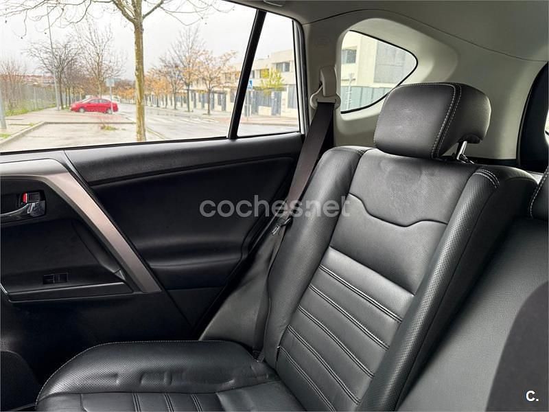 Usado Toyota RAV4 Hybrid Advance 197 CV (144 kW) 2016 Blanco SUV