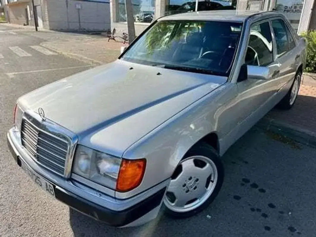 Usado Mercedes E300 147 CV (108 kW) 1992 Beige Familiar