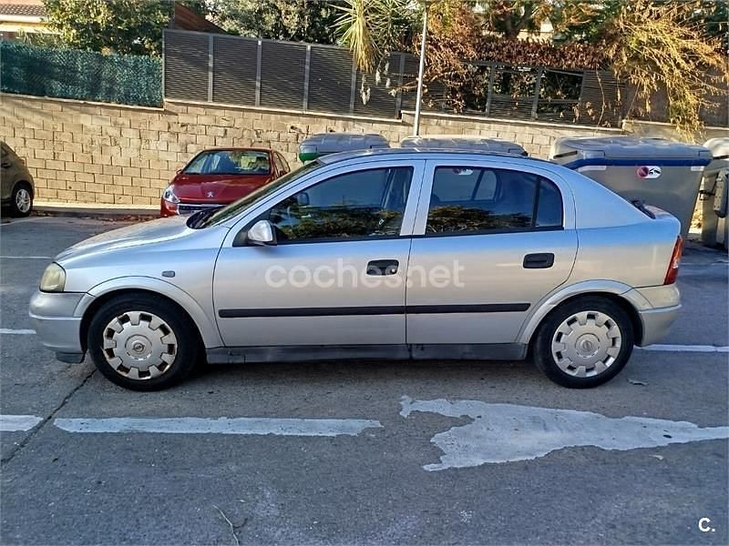 Gris / plata Usado 2004 Opel Astra Comfort Berlina | 1800 € (Super precio) - Imagen 1/4