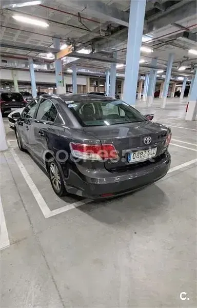Usado Toyota Avensis Active 132 CV (97 kW) 2009 Gris / plata Berlina