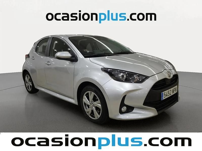 Usado Toyota Yaris Hybrid Active 116 CV (85 kW) 2024 Gris Berlina