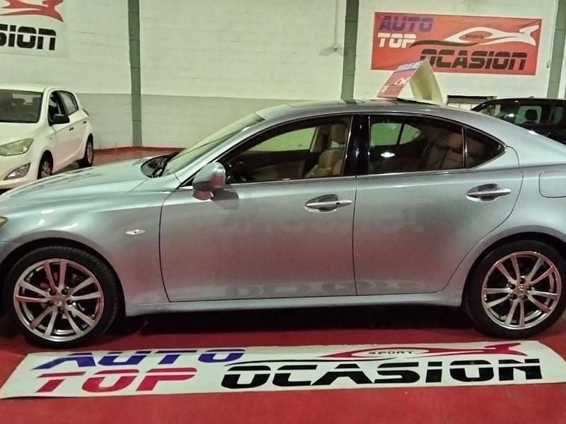 Usado Lexus IS220d Sport Line 177 CV (130 kW) 2009 Gris / plata Berlina