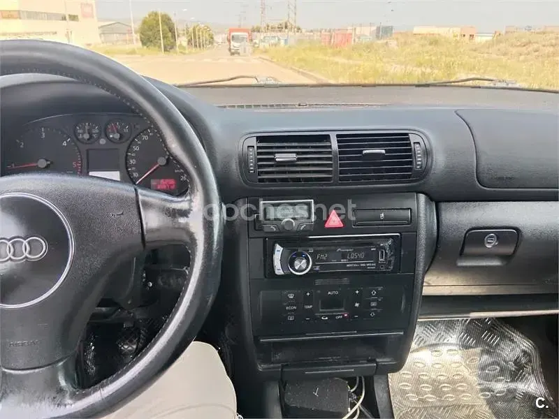 Usado Audi A3 Ambiente 110 CV (80 kW) 2001 Gris / plata Utilitario