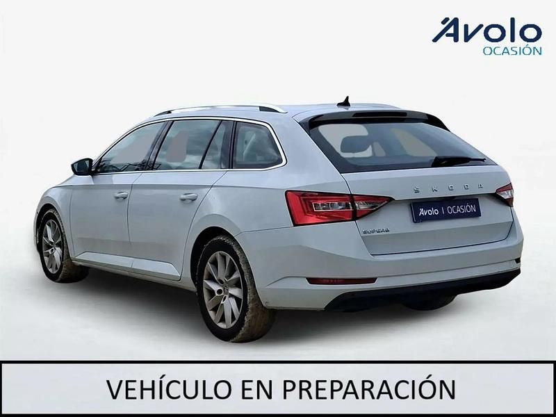 Usado Skoda Superb Ambition 150 CV (110 kW) 2022 Familiar