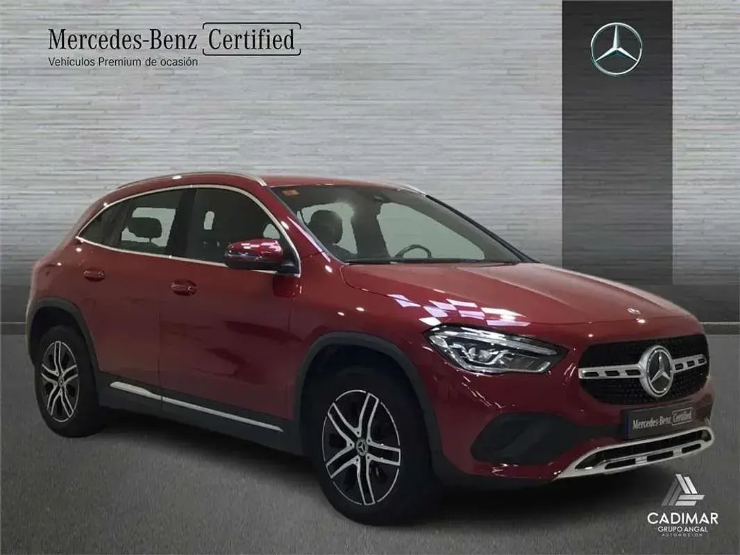 Usado Mercedes GLA200 150 CV (110 kW) 2021 Rojo SUV