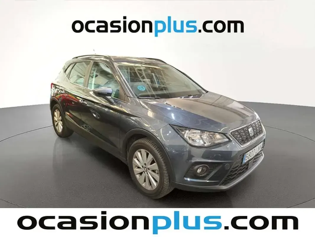 Usado Seat Arona Style 110 CV (80 kW) 2021 Gris SUV