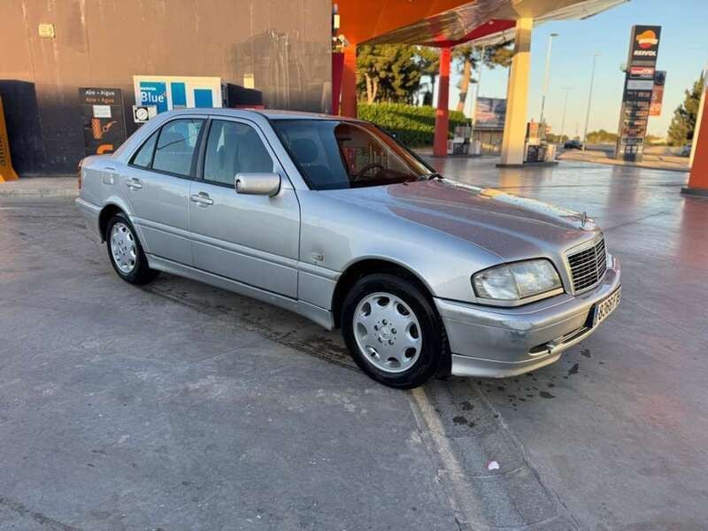 Gris Usado 2000 Mercedes C220 Elegance Berlina | 3350 € (Un poco caro) - Imagen 1/4