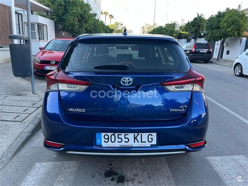 Usado Toyota Auris Hybrid Active 136 CV (100 kW) 2018 Azul Familiar