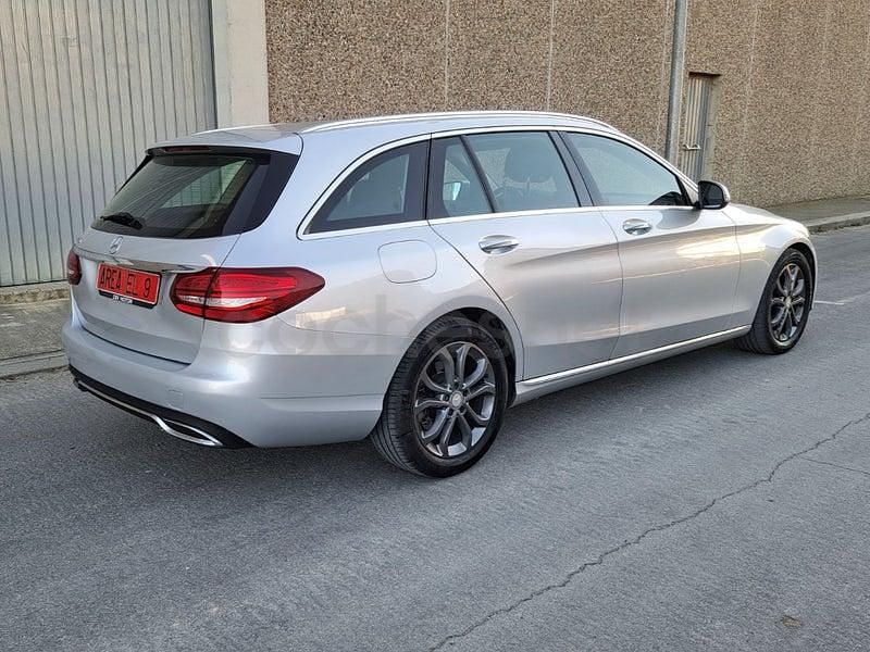 Usado Mercedes C200 160 CV (117 kW) 2019 Gris / plata Familiar