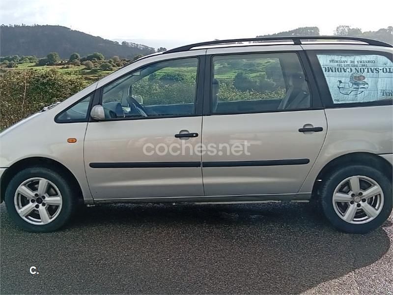 Usado Seat Alhambra 110 CV (80 kW) 1998 Gris / plata Monovolumen