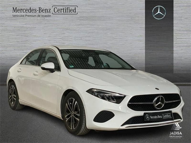 Usado Mercedes A200 163 CV (119 kW) 2024 Blanco Berlina