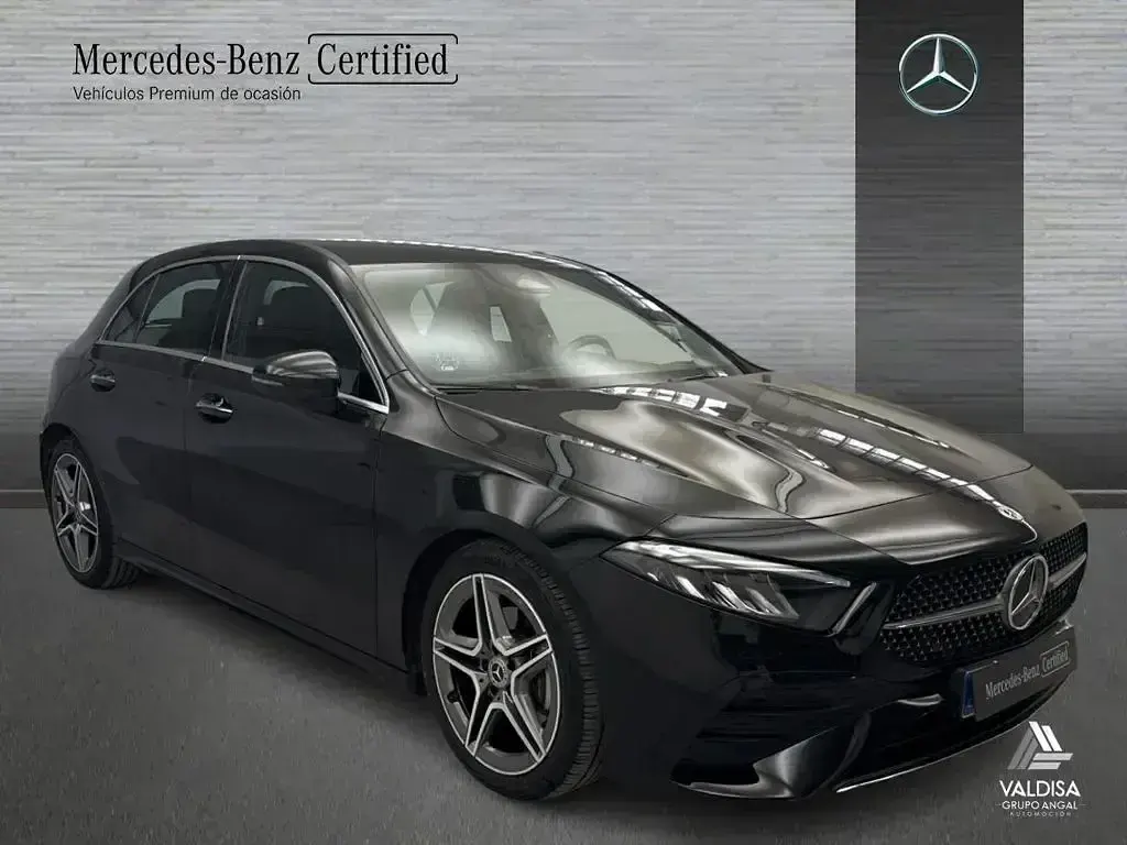 Usado Mercedes A180 AMG line 116 CV (85 kW) 2023 Negro