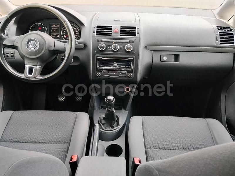 Usado VW Touran Advance 105 CV (77 kW) 2013 Beige Monovolumen