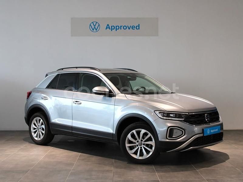 Usado VW T-Roc Life 150 CV (110 kW) 2024 Gris / plata SUV