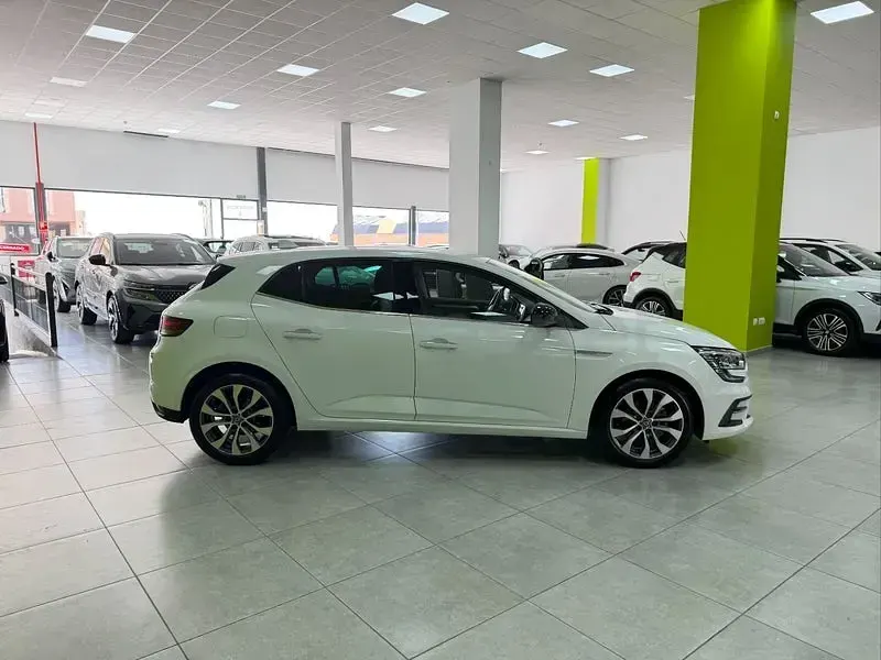 Usado Renault Mégane II Equilibre 140 CV (102 kW) 2023 Blanco Berlina