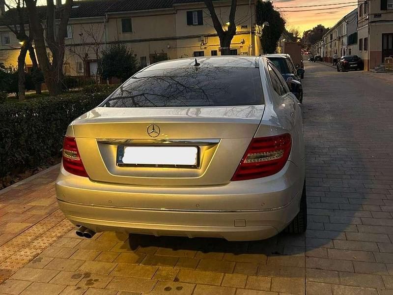 Usado Mercedes C180 155 CV (114 kW) 2012 Gris Coupe
