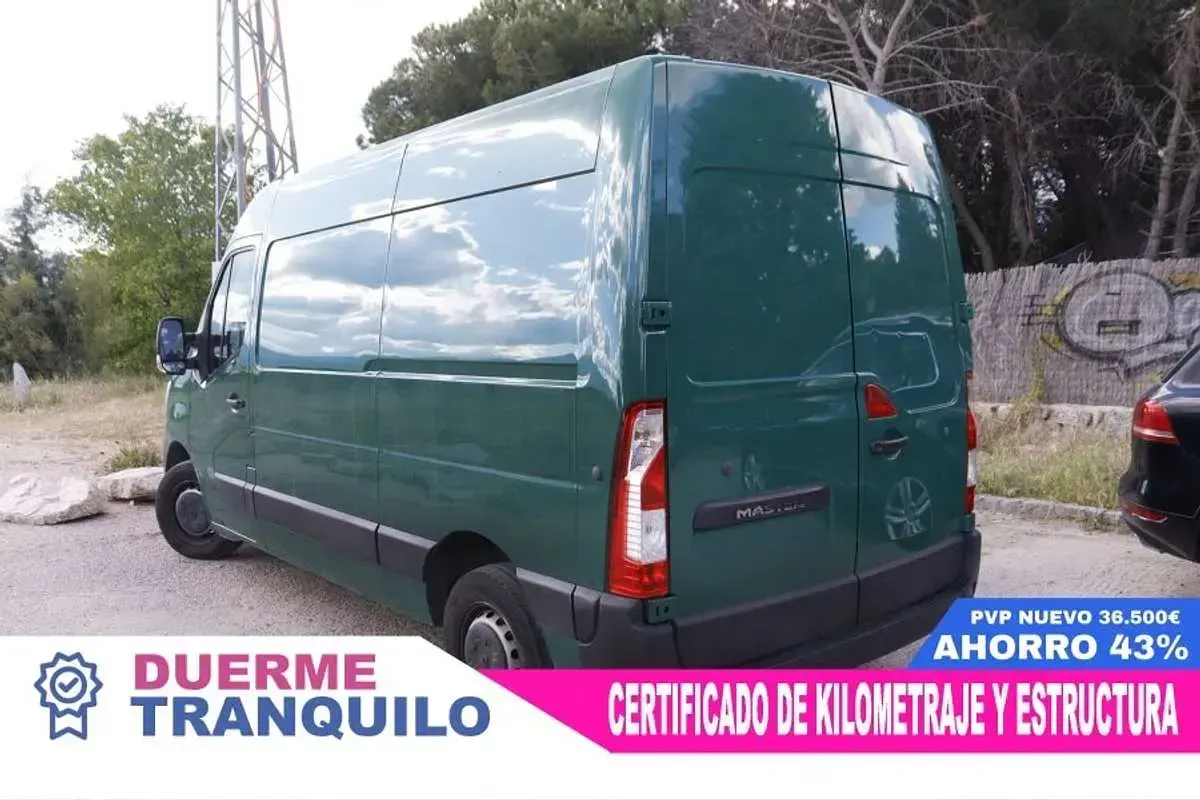 Usado Renault Master 135 CV (99 kW) 2021 Verde Monovolumen