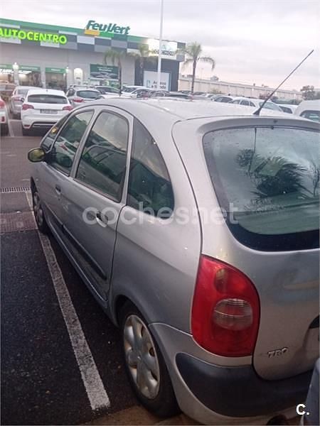 Gris / plata Usado 2002 Citroën Xsara Picasso Exclusive Monovolumen | 1950 € (Precio justo) - Imagen 1/4