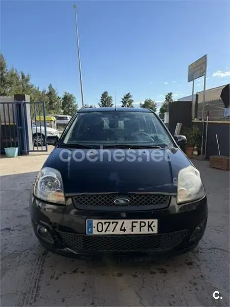 Usado Ford Fiesta 90 CV (66 kW) 2007 Negro Utilitario