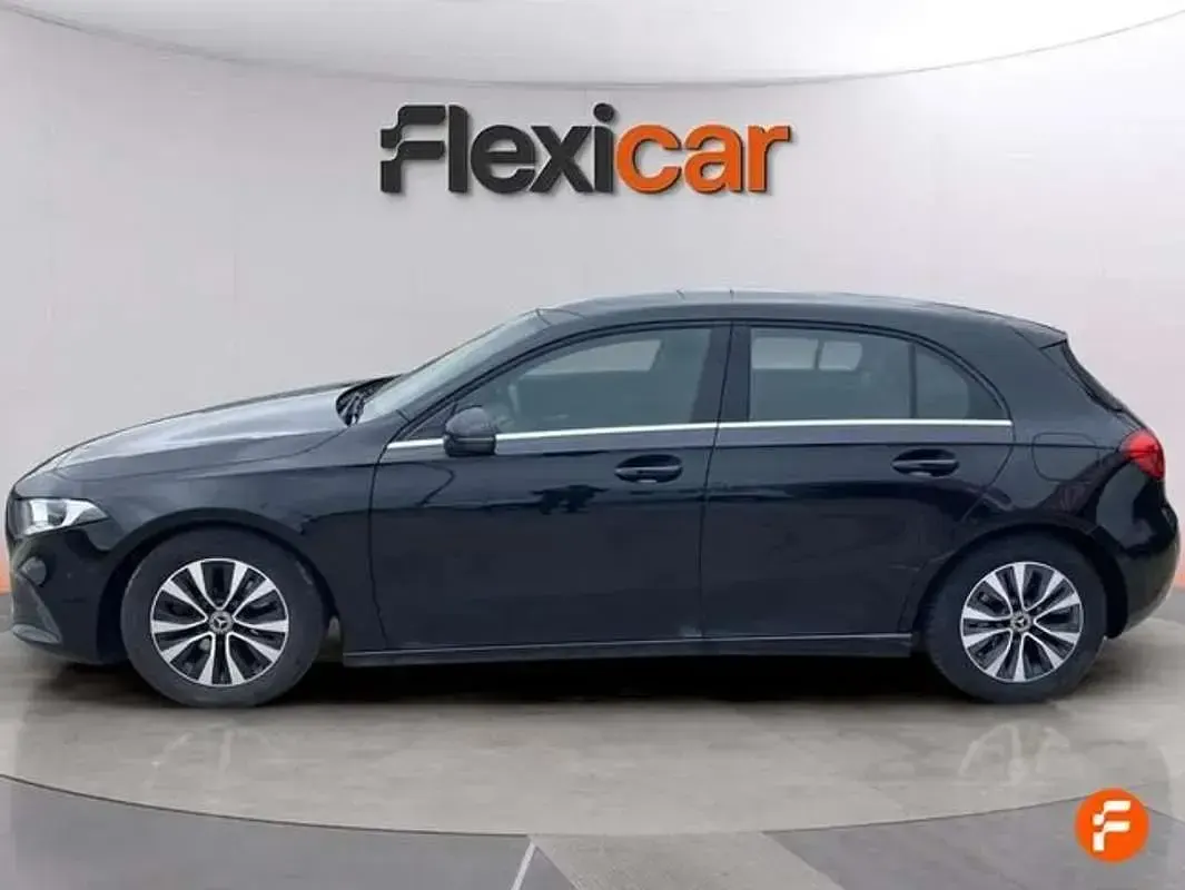 Usado Mercedes A180 116 CV (85 kW) 2019 Negro Utilitario