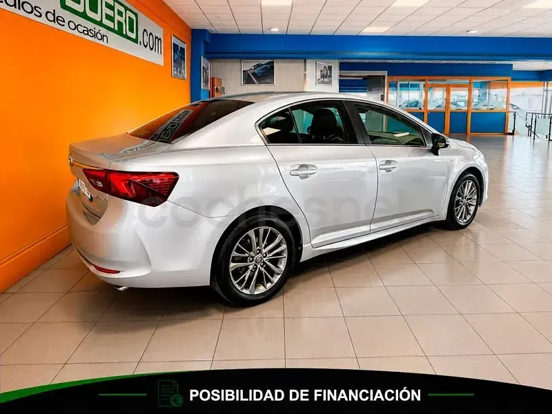 Usado Toyota Avensis Advance 143 CV (105 kW) 2017 Beige Berlina