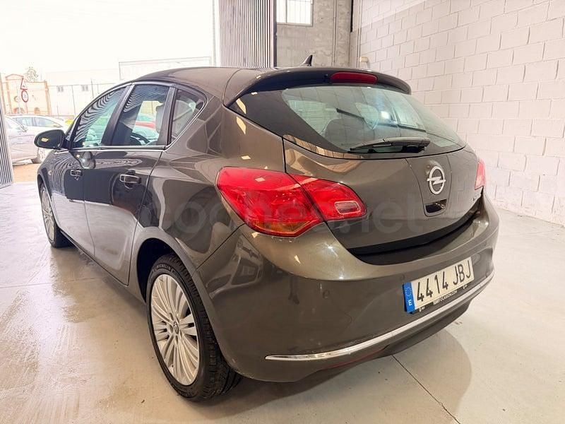 Usado Opel Astra Excellence 140 HP (102 kW) 2015 Cinzento Sedan