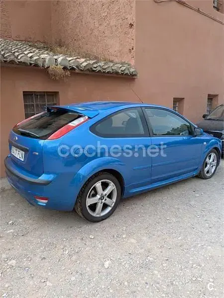 Usado Ford Focus Sport 115 CV (84 kW) 2006 Azul Berlina