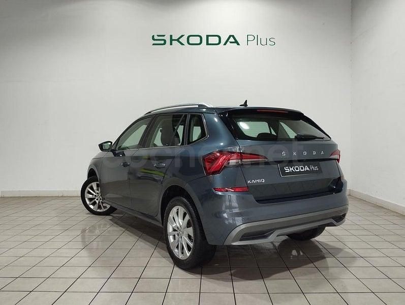Usado Skoda Kamiq Ambition 110 CV (80 kW) 2021 Gris SUV